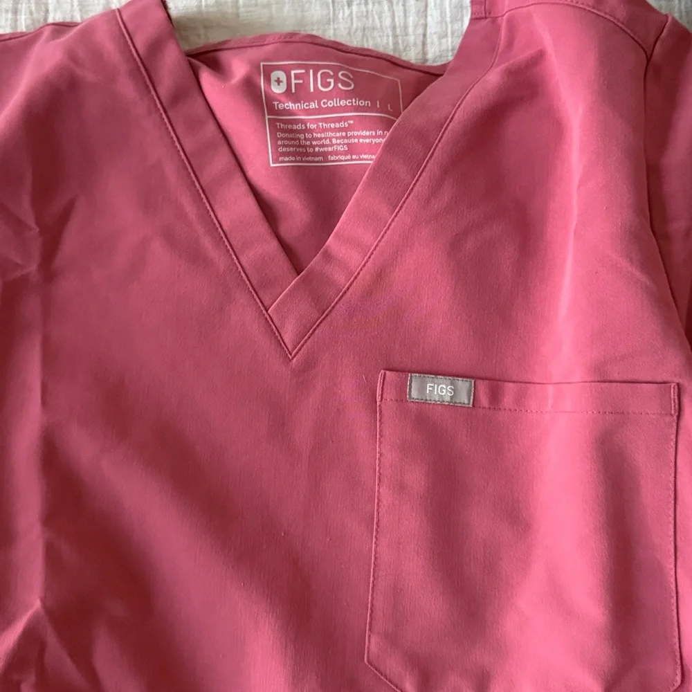 Figs Rose Scrub Ensemble - Picture 3 of 3